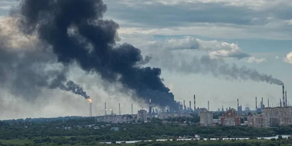 Омський нафтопереробний завод, найбільший у Росії, після ударів українських безпілотників