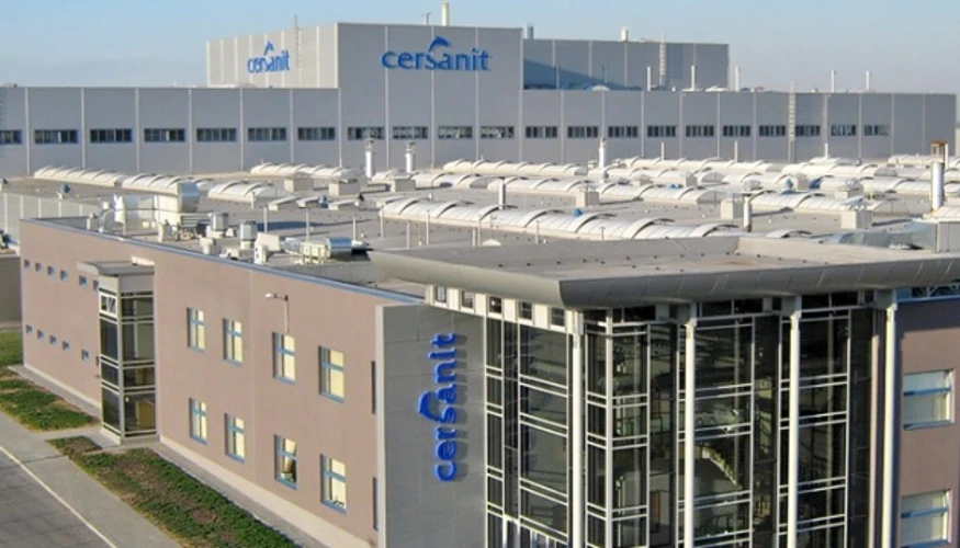 Завод Cersanit Invest у Звягелі зупинив роботу через атаку російських дронів
