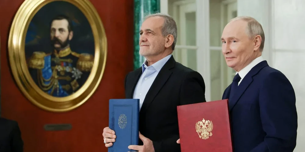 Російські реактивні безпілотники «Герань» на тлі неба